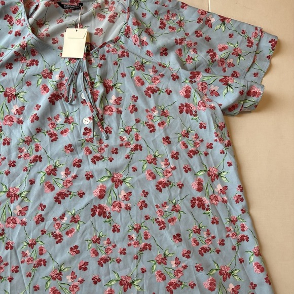 Bloomchic‎ Blue Short Sleeve Blouse Red Floral Tie Button Neck  Sz 18/20 - Picture 3 of 8